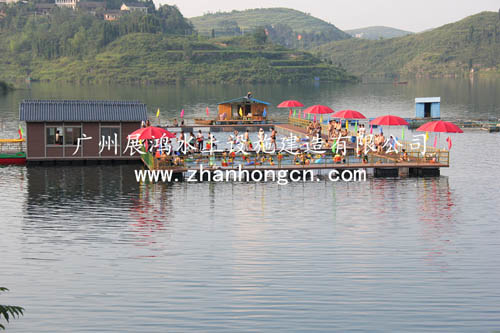 湖南省婁底市新化縣車田江水上漂浮游泳池